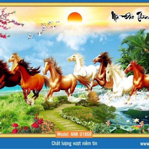 Tranh gạch kính 3D mã đáo thành công ANK 01868 Đây là bức tranh hợp rất hợp với phong thủy. Ngựa mệnh hỏa, đồng cỏ gồm cả hai yếu tố mộc (cây cỏ) và thổ (đất đai). Bức tranh ngựa phi trên đồng cỏ đại diện cho một vòng tròn tương sinh Mộc – Hỏa – Thổ. Treo bức tranh này, gia chủ sẽ gặp nhiều điều may mắn, thuận lợi.